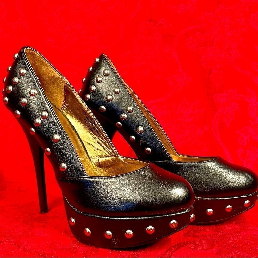 BLACK LEATHER w GOLD STUDDED SPIKE PLATFORMS 8M